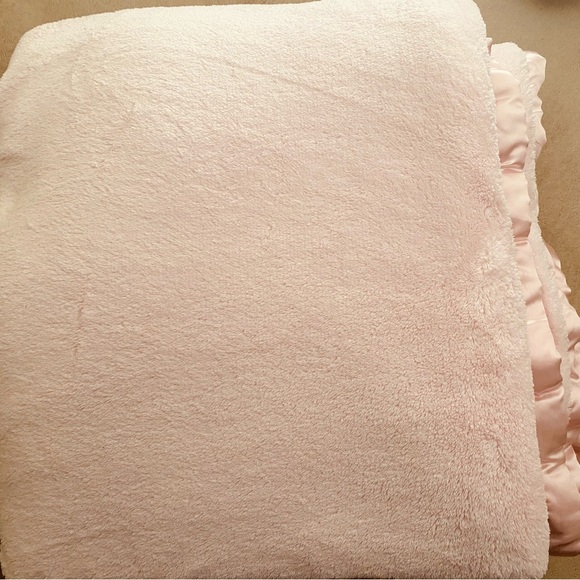 Simply Shabby Chic ~ 2 ply plush F/Q blanket w/ satin trim ~ excellent! - Picture 1 of 3